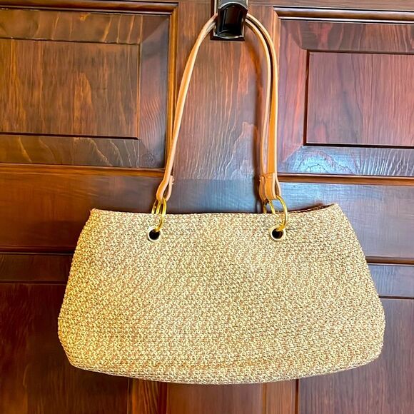 Beige and gold paper straw handbag magnetic closure inside EUC woven straw 12x6” - Picture 1 of 10